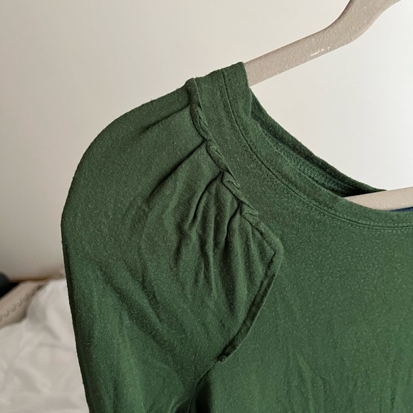 Vera Wang Forest Green Long Sleeve Top w/ Shoulder Detail - Picture 2 of 3